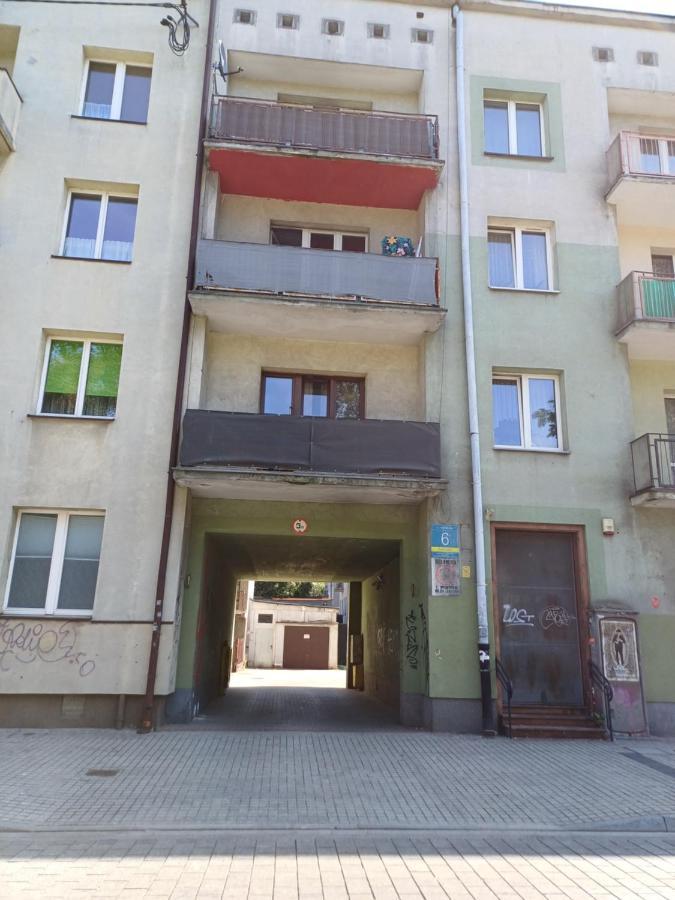 Ommpbooking Wspolna Lazienka Częstochowa Esterno foto